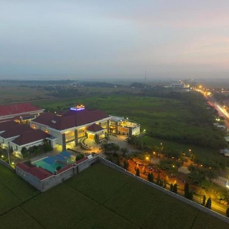 Regina Hotel Pemalang Ngoại thất bức ảnh