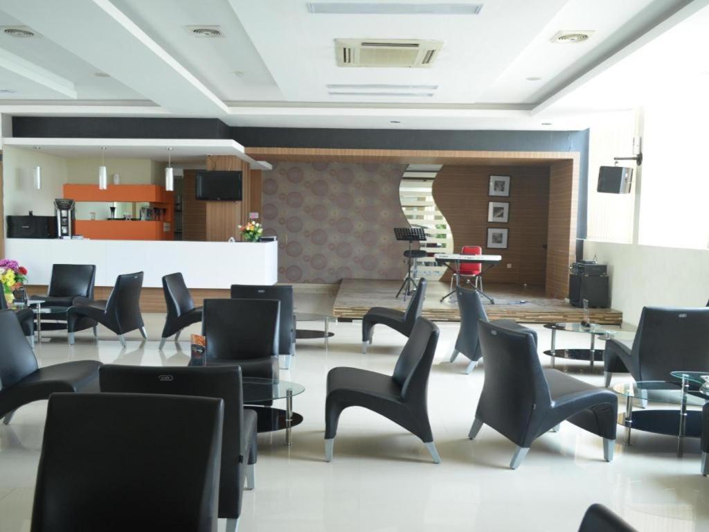 Regina Hotel Pemalang Ngoại thất bức ảnh