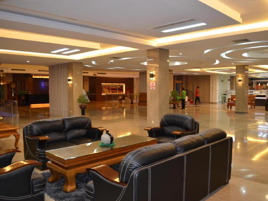 Regina Hotel Pemalang Ngoại thất bức ảnh