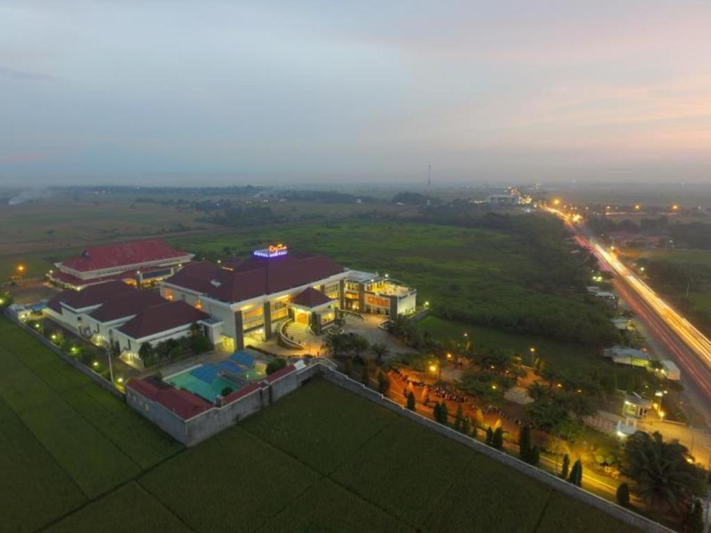 Regina Hotel Pemalang Ngoại thất bức ảnh