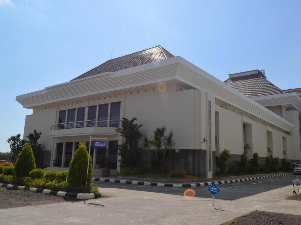Regina Hotel Pemalang Ngoại thất bức ảnh