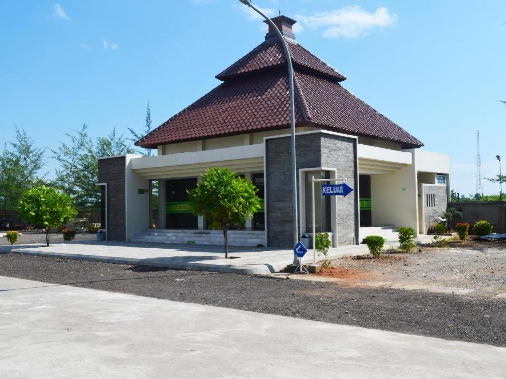 Regina Hotel Pemalang Ngoại thất bức ảnh