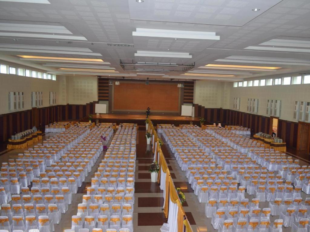 Regina Hotel Pemalang Ngoại thất bức ảnh